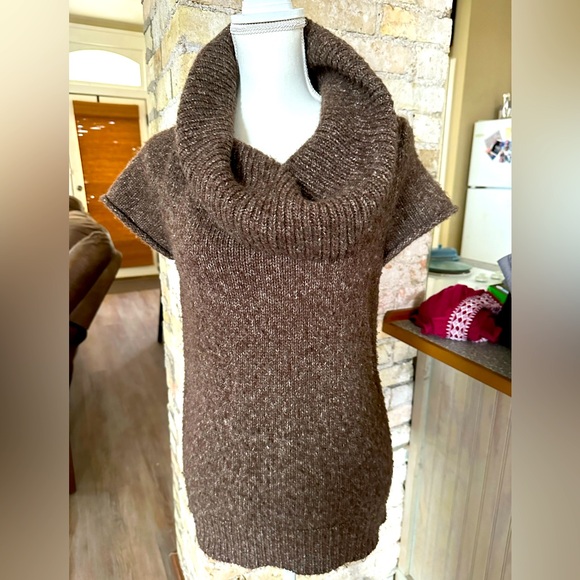 BCBG short sleeve sweater - Picture 2 of 5